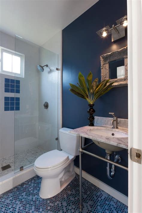 navy and white bathroom decor.